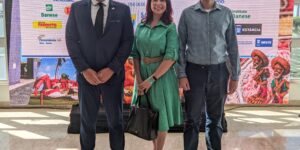 EPPGGs Etel Mendes e Artur Leite com Bruno Fabiano Soares, ex-EPPGG e atual superintendente da CGU em Sergipe, no Ciclo de Palestras (Foto: Lorrany Amazonas)