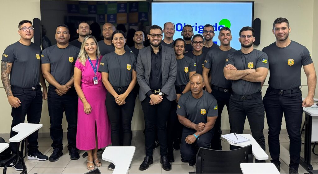 Lucas Pedrosa ministra palestra durante a programação de formação dos novos concursados da Polícia Penal de Sergipe